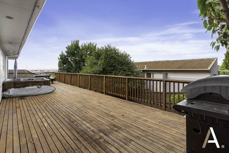 Photo of property in 42 Banyan Drive, Totara Heights, Auckland, 2105