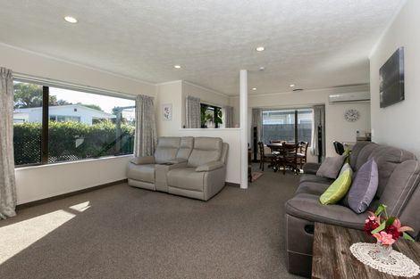 Photo of property in 2/7 Gebbie Road, Taradale, Napier, 4112