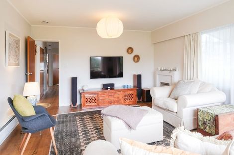 Photo of property in 28 James Evans Drive, Northcote, Auckland, 0627