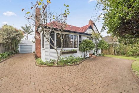 Photo of property in 195 Queen Street, Northcote Point, Auckland, 0627