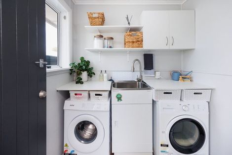 Photo of property in 2 Belfast Place, Roslyn, Palmerston North, 4414