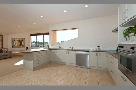 Photo of property in 11 Trotting Terrace, Fairview Heights, Auckland, 0632