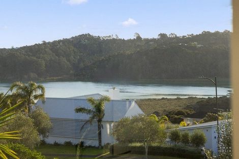 Photo of property in 39 Kittiwake Drive, Schnapper Rock, Auckland, 0632