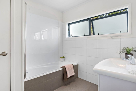 Photo of property in 35 Pluto Place, Beach Haven, Auckland, 0626