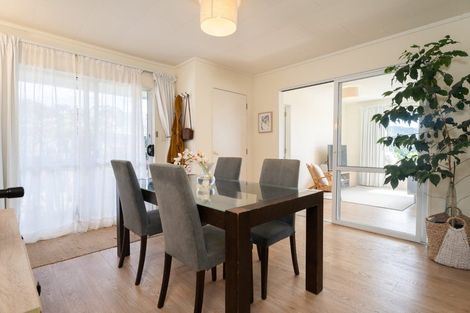 Photo of property in 3a Roberts Street, Tawa, Wellington, 5028