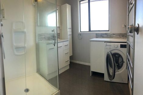 Photo of property in 1/12 Glenvar Road, Torbay, Auckland, 0630