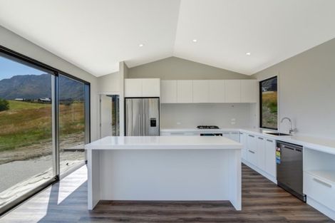 Photo of property in 16 Kinross Lane, Jacks Point, Queenstown, 9371