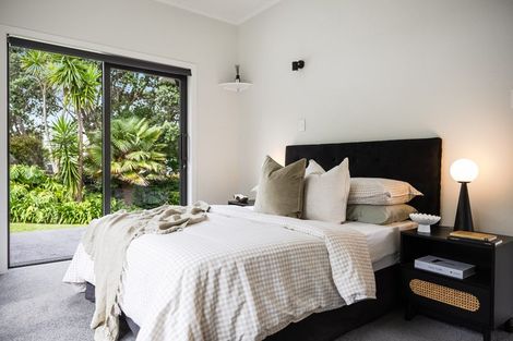 Photo of property in 35 Rock Isle Road, Torbay, Auckland, 0630