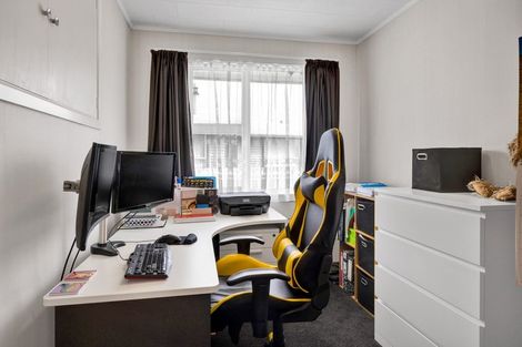 Photo of property in 1 Ramanui Avenue, Hawera, 4610