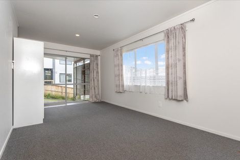 Photo of property in 18 Totaravale Drive, Totara Vale, Auckland, 0629