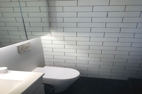 Photo of property in 16 Chapman Road, Te Atatu Peninsula, Auckland, 0610