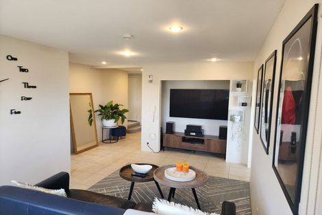 Photo of property in 21a Parr Terrace, Castor Bay, Auckland, 0620