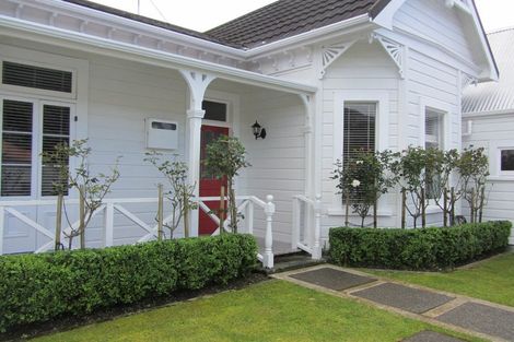 Photo of property in 25 Gilbert Street, New Plymouth, 4310