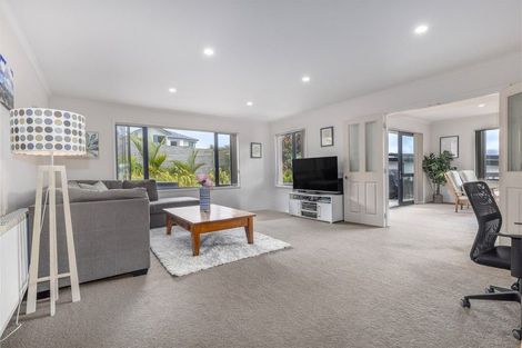 Photo of property in 17 Endeavour Drive, Whitby, Porirua, 5024