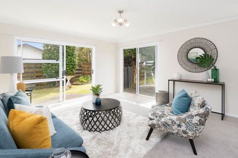 Photo of property in 2/24 Highland Park Drive, Highland Park, Auckland, 2010