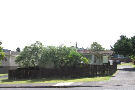 Photo of property in 2/23 Simon Ellice Drive, Bayview, Auckland, 0629