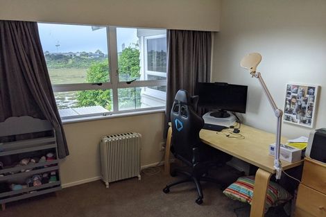 Photo of property in 90 Exmouth Road, Northcote, Auckland, 0627