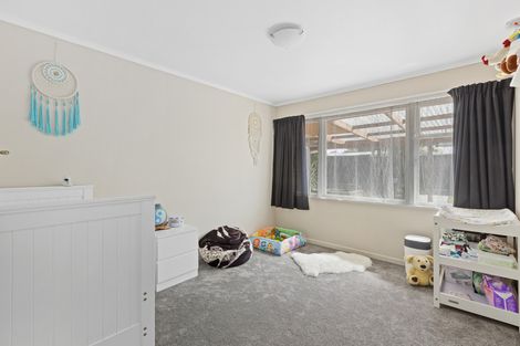 Photo of property in 102 Taikata Road, Te Atatu Peninsula, Auckland, 0610