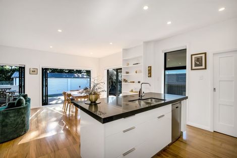 Photo of property in 7 Humariri Street, Point Chevalier, Auckland, 1022