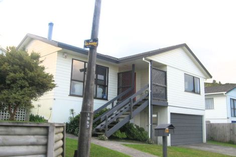 Photo of property in 15-17 Cathie Place, Karori, Wellington, 6012