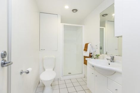Photo of property in Terrace Heights Apartments, 2a/163 The Terrace, Wellington Central, Wellington, 6011