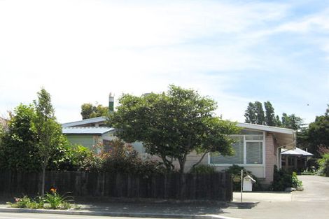 Photo of property in 217 Wainoni Road, Avondale, Christchurch, 8061
