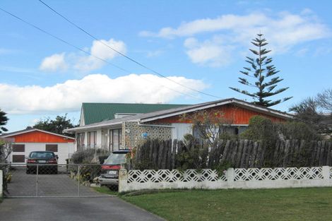 Photo of property in 2 Miro Street, Castlecliff, Whanganui, 4501