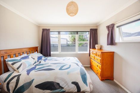 Photo of property in 2 Anzio Place, Awapuni, Palmerston North, 4412