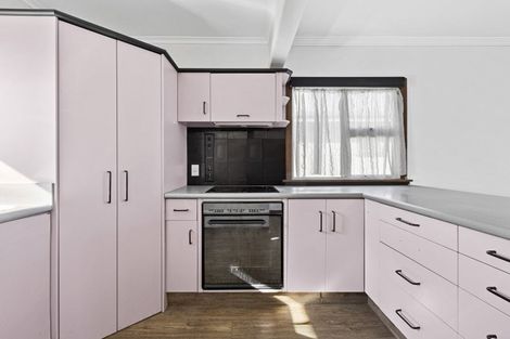 Photo of property in 84 Glover Road, Hawera, 4610