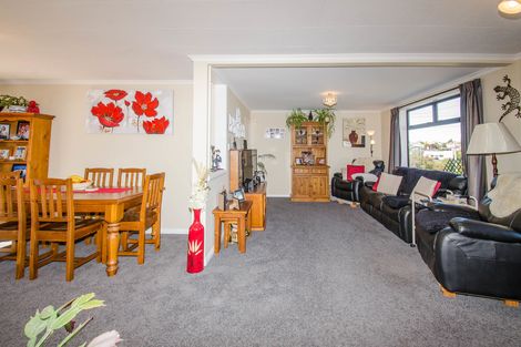 Photo of property in 16 Severn Street, Green Island, Dunedin, 9018