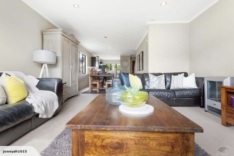 Photo of property in 7 Vicente Place, Oteha, Auckland, 0632