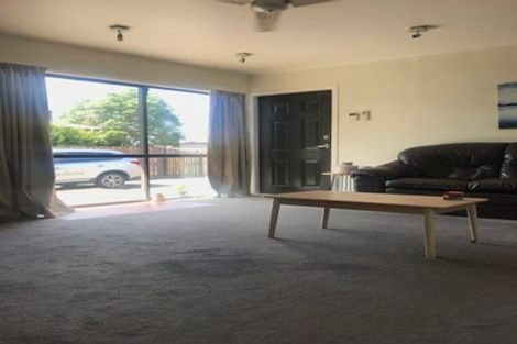 Photo of property in 2/22 Cosgrave Road, Papakura, 2110