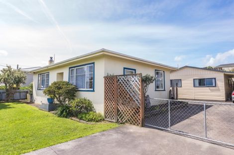Photo of property in 20 Egmont Street, Castlecliff, Whanganui, 4501