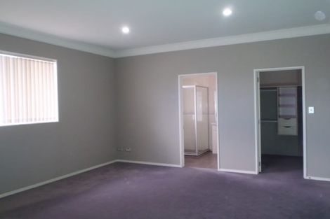 Photo of property in 11 Harrowglen Drive, Northcross, Auckland, 0632