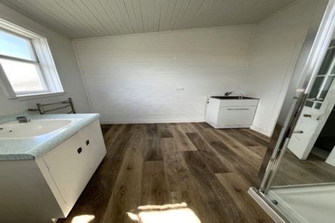 Photo of property in 100 Broadway, Carterton, 5713