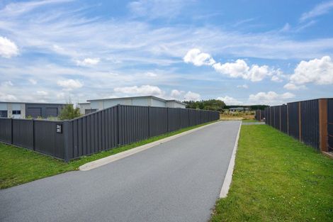 Photo of property in 28 Glenda Place, Seaward Bush, 9812