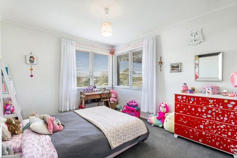 Photo of property in 25 Japonica Drive, Beach Haven, Auckland, 0626