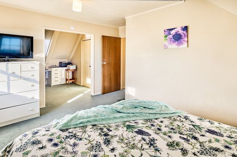 Photo of property in 6 Cleat Street, Whitby, Porirua, 5024