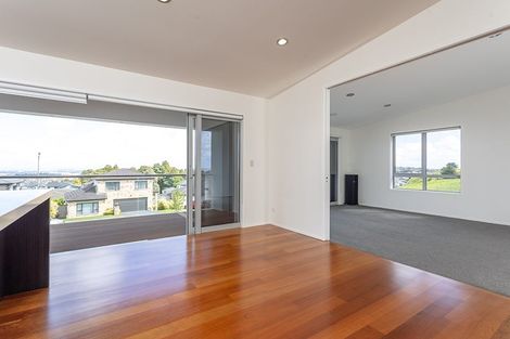 Photo of property in 4 Ravello Rise, Flat Bush, Auckland, 2019