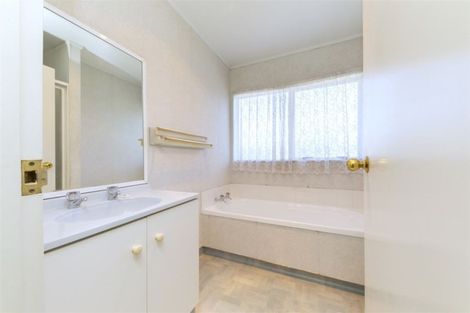 Photo of property in 5 Jacinta Grove, Swanson, Auckland, 0612