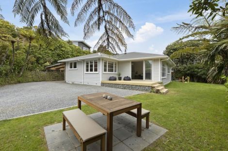 Photo of property in 46 Poto Road, Normandale, Lower Hutt, 5010