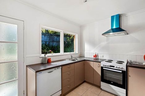 Photo of property in 2/28 Gordon Avenue, Milford, Auckland, 0620