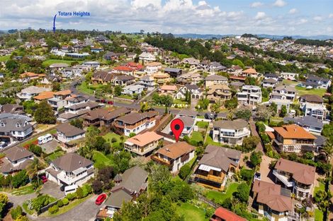 Photo of property in 2/27 Santa Monica Place, Goodwood Heights, Auckland, 2105