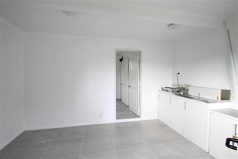 Photo of property in 22 Essex Street, Te Atatu South, Auckland, 0610