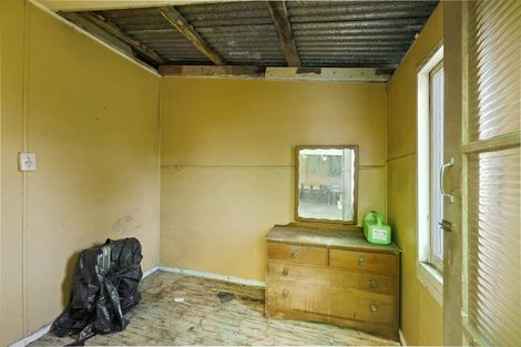 Photo of property in 80 Pioneer Road, Moturoa, New Plymouth, 4310