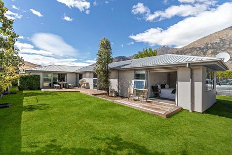 Photo of property in 5 Nerin Square, Lake Hayes, Queenstown, 9304