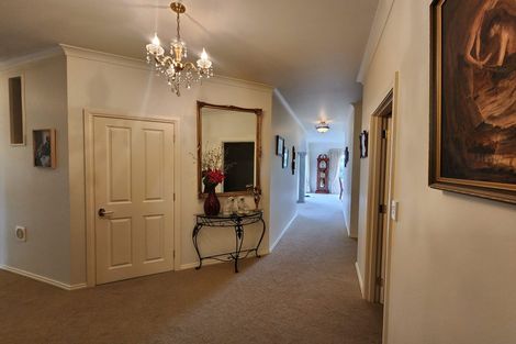 Photo of property in 1095 Queen Street East, Levin, 5571