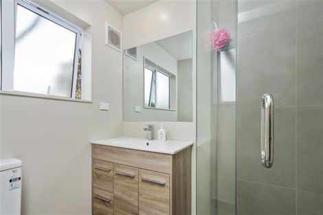 Photo of property in 40h Konini Road, Titirangi, Auckland, 0604