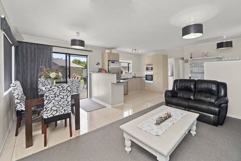 Photo of property in 12 Almond Grove, Feilding, 4702