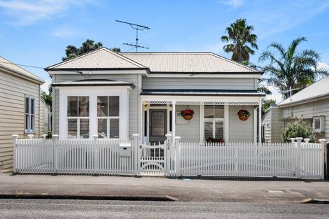 Photo of property in 108 Calliope Road, Stanley Point, Auckland, 0624